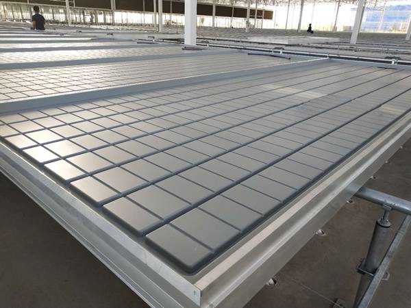 A close up picture of ebb and flow tray made of ABS plastic.