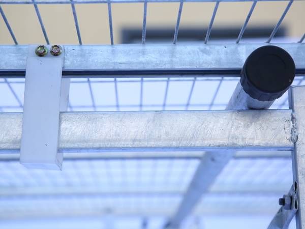 A close up picture of the anti-clip bracket of greenhouse rolling bench.