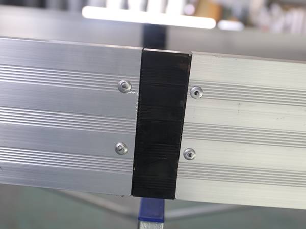 A close up picture of the clip on bench side profile.