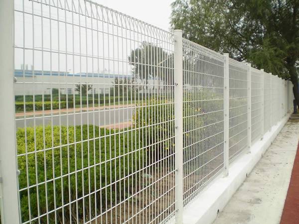 The welded BRC fence is installed on the concrete.